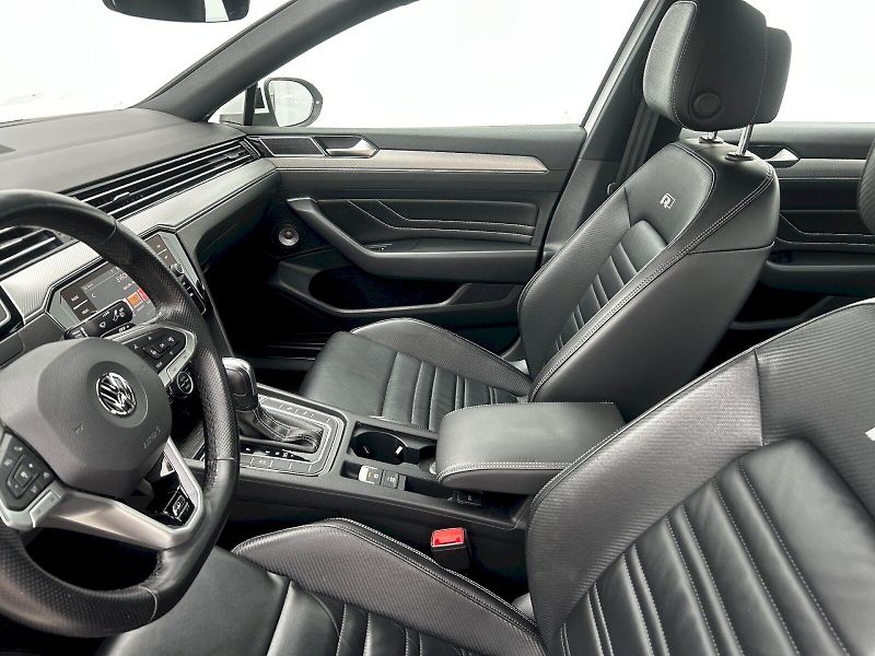 Volkswagen Passat (2024) 2.0 TDI BMT 140kW DSG R-Line - fotka 25 z 35