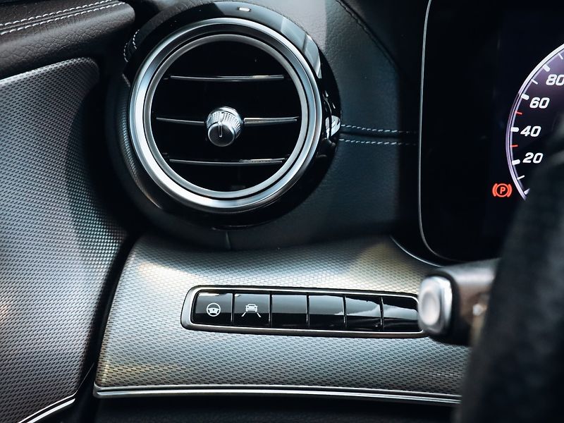 Mercedes-Benz Třídy E E 400d 4MATIC AMG 250kW - fotka 10 z 21