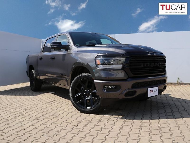 Dodge RAM (2024) 1500 Laramie Night Edition V8 - fotka 2 z 44