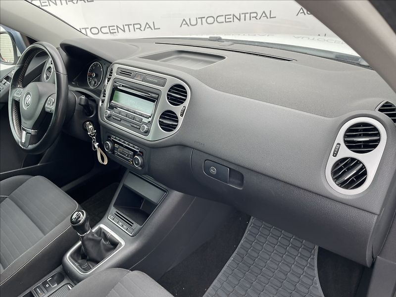 Volkswagen Tiguan 2,0 TDi,103kW,R-line,4x4,serv. - fotka 17 z 22