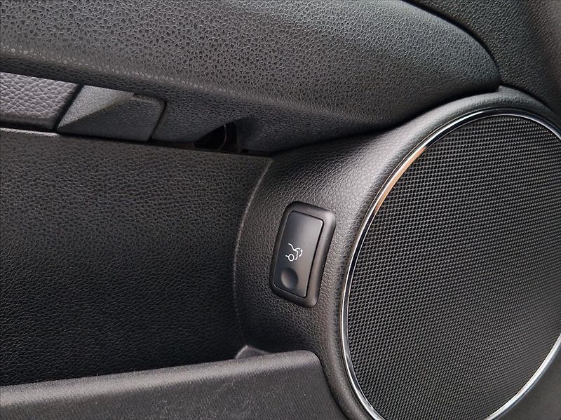 Mercedes-Benz Třídy C 2,2 CDI AVANTGARDE MAN TOPSTAV - fotka 33 z 36
