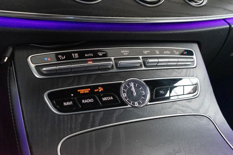 Mercedes-Benz Třídy E E400 AMG*4MATIC*AIRMATIC* - fotka 22 z 36