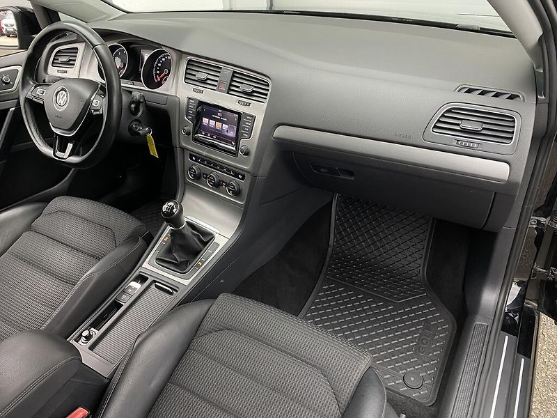 Volkswagen Golf 1,2 TSI 77 kW Comfortline - fotka 23 z 25