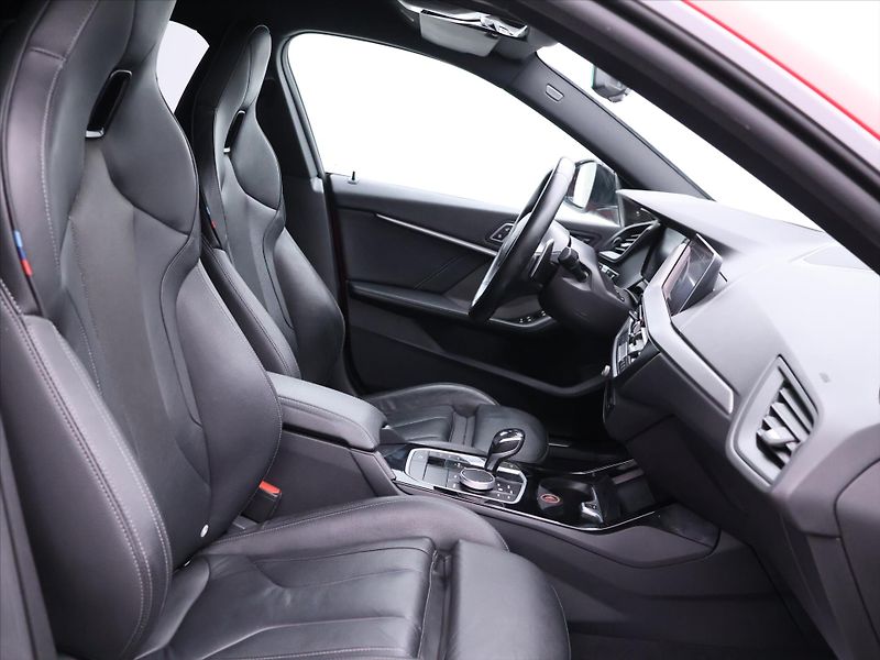 BMW Řada 2 2,0 M235i 225kW CZ xDrive - fotka 13 z 40