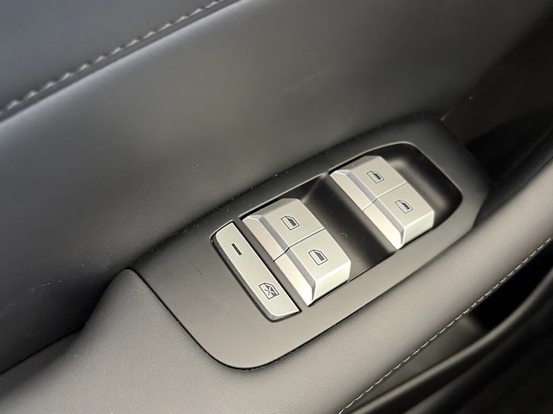 MG MGS5 EV (2026) S5 EV Emotion 49kWh - fotka 17 z 21