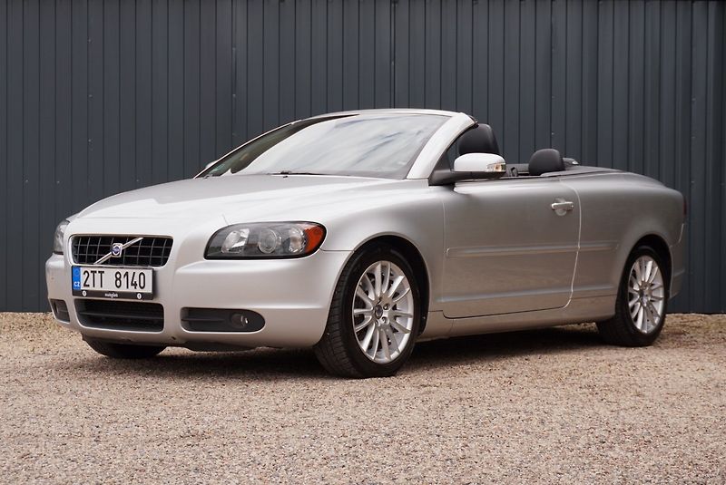 Volvo C70 2.4 D5 MOMENTUM - fotka 6 z 34