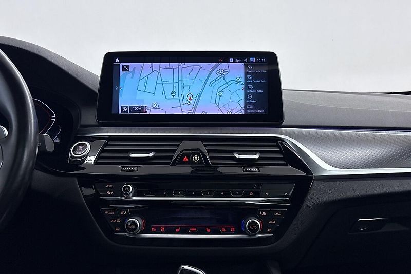 BMW Řada 5 520d xDrive - fotka 10 z 21