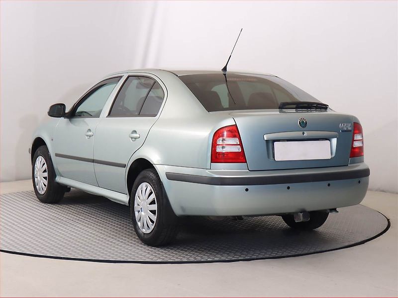 Škoda Octavia (2009) 1.6, Serv.kniha, Park. senzory - fotka 4 z 14