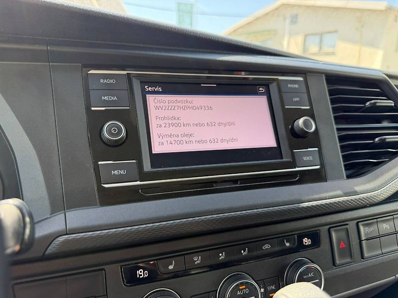 Volkswagen Caravelle T6.1 2,0 TDI 110 kW 7° DSG - fotka 26 z 33