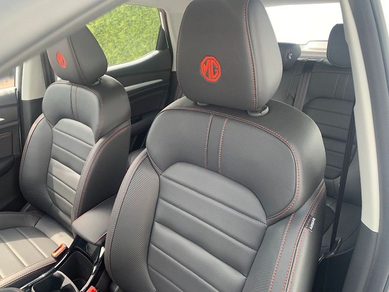 MG ZS Exclusive 1,0 TGI 82 kW 2WD 6A - fotka 7 z 17