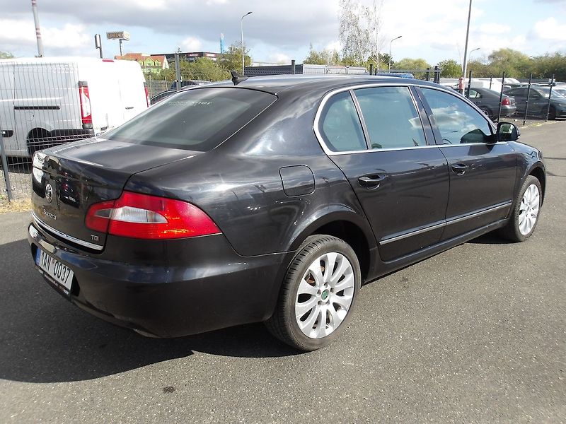 Škoda Superb 2,0TDi 103kW DSG ! ČR ! 2.MAJ. - fotka 7 z 45
