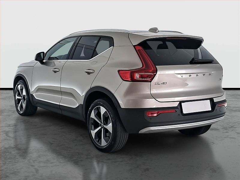 Volvo XC40 (2022) Plus B3 - fotka 4 z 22