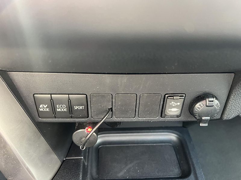 Toyota RAV4 2.5i HYBRID 114kw - fotka 19 z 25