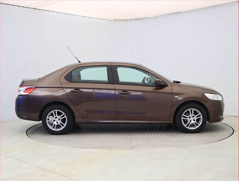 Peugeot 301 (2013) 1.2 VTi, Park. senzory - fotka 6 z 13