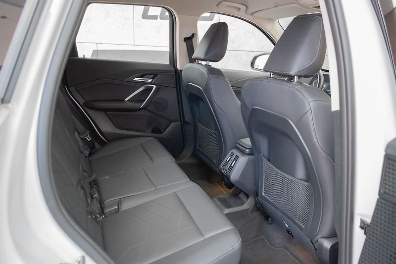 BMW X1 xDrive23d TAŽNÉ*2xKOLA*DPH*ČR* - fotka 15 z 46
