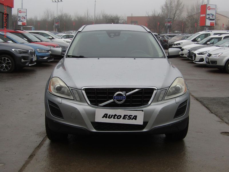 Volvo XC60 (2012) 2.4 D 4x4, xenon, kůže - fotka 2 z 19