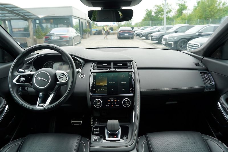 Jaguar E-Pace D200 4WD R-Dynamic/Aut/LED/fac - fotka 27 z 48