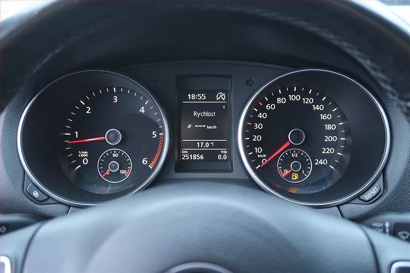 Volkswagen Golf (2009) 1.6 TDI, Tempomat - fotka 11 z 19