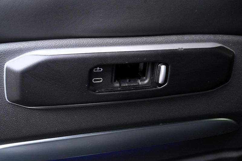 BMW X7 40d xDrive, Masáže, Skylounge - fotka 39 z 47