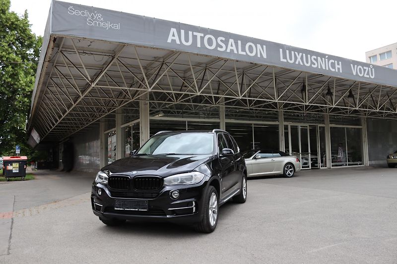BMW X5 XDRIVE 40e F15 230kW DPH - fotka 1 z 48