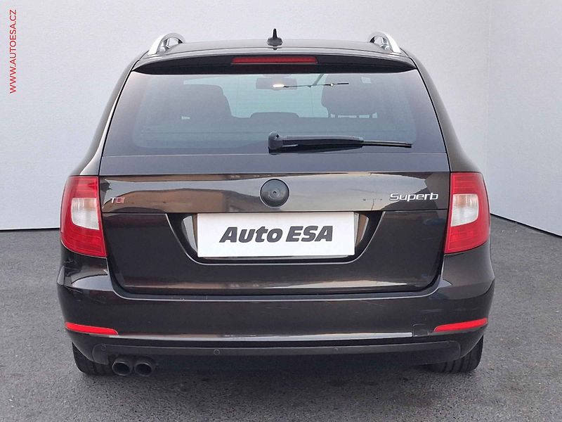 Škoda Superb (2012) 2.0TDi, DSG, bixenon - fotka 5 z 22