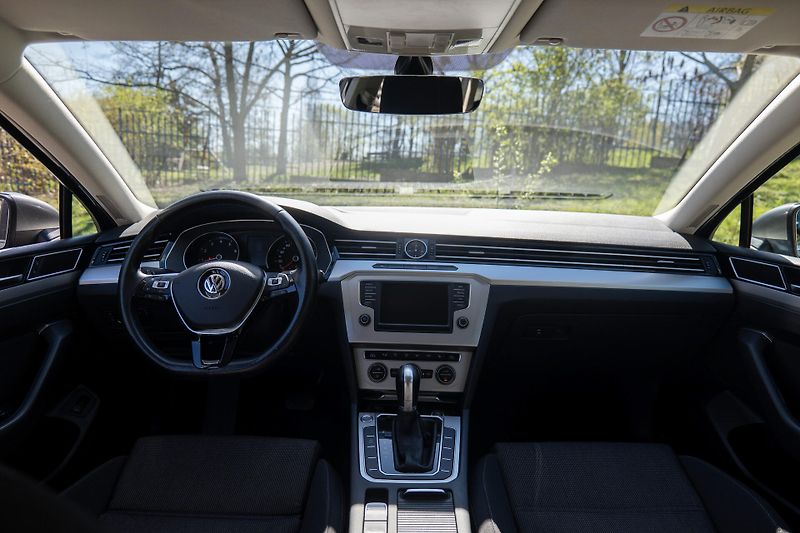 Volkswagen Passat 1.4 TSI 110 kW DSG Kamera Tažn - fotka 15 z 35