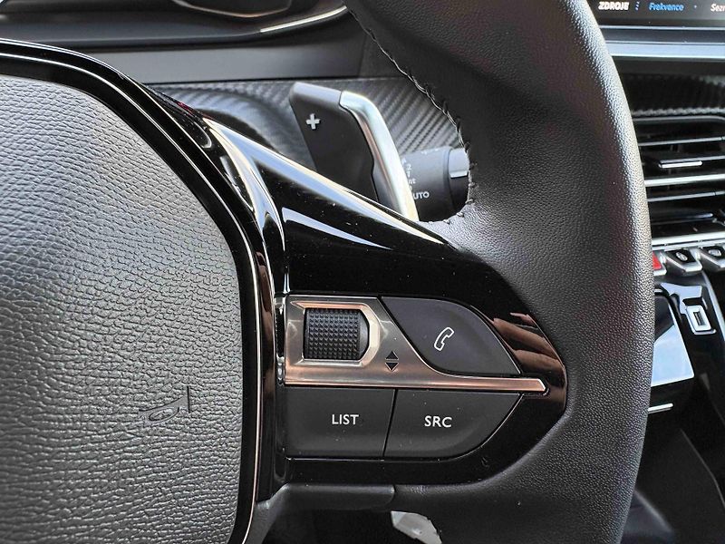 Peugeot 2008 (2023) AllurePack 1.2 PureTech EAT8 - fotka 19 z 37