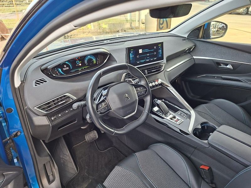 Peugeot 3008 ALLURE PACK HYBRID 225 e-EAT8 - fotka 13 z 31