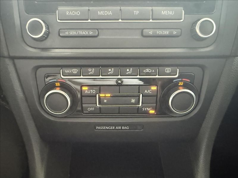 Volkswagen Golf 1,2   TSI 77kW,COMFORT,SERVISK - fotka 17 z 25