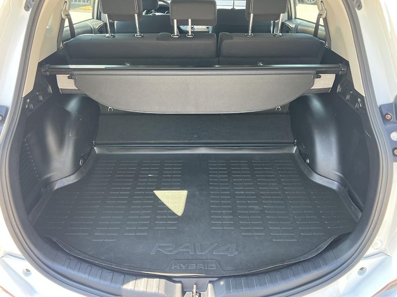 Toyota RAV4 2.5i HYBRID 114kw - fotka 14 z 25