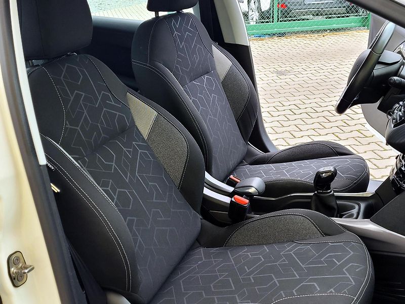 Peugeot 2008 1,2 MÁLO NAJETO*CZ,SERVIS - fotka 20 z 39