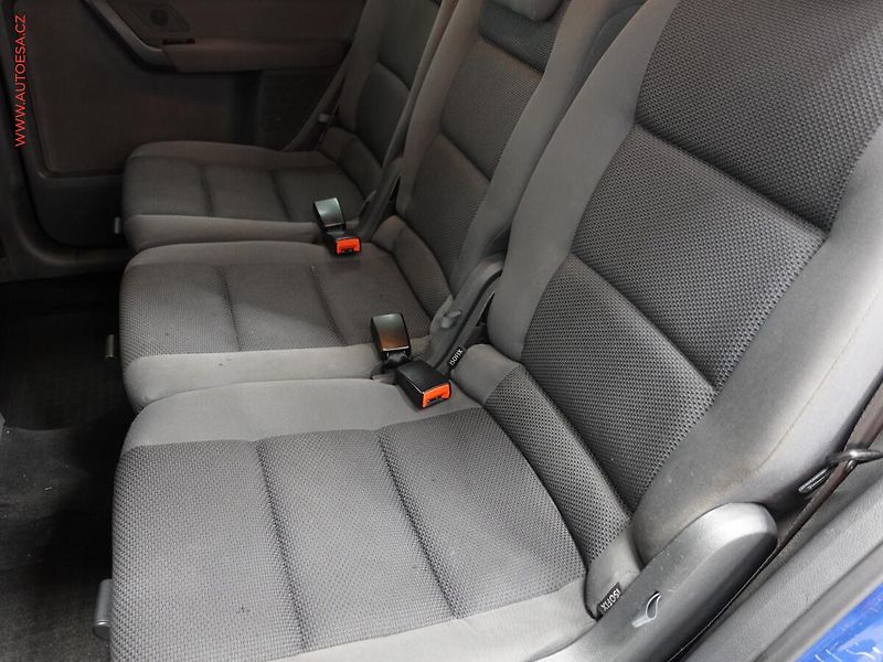 Volkswagen Touran (2011) 1.6 TDi, autoAC, temp - fotka 10 z 21