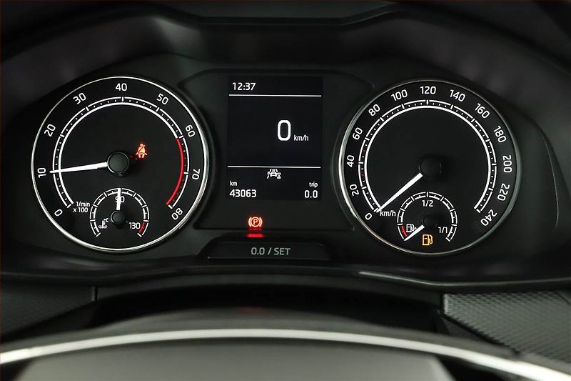 Škoda Kamiq (2023) Ambition 1.0 TSI - fotka 8 z 17