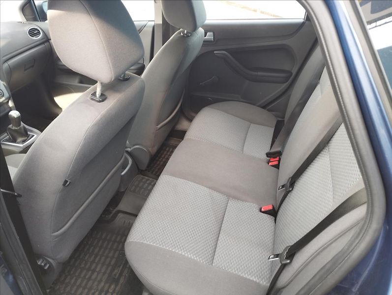 Ford Focus 1,6 74KW - fotka 9 z 15
