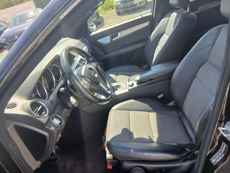 Mercedes-Benz Třídy C 180 CDI, AMG optik, Facelift - fotka 24 z 39