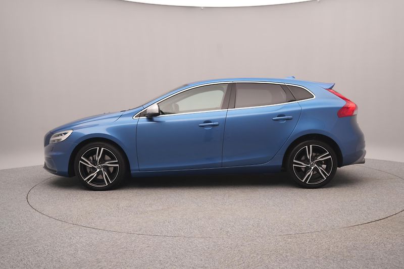 Volvo V40 T3 R-DESIGN AUT REZERVACE - fotka 6 z 47
