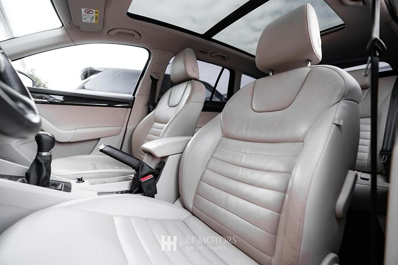 Škoda Octavia (2014) 1.6 TDI Elegance/Style - fotka 17 z 35