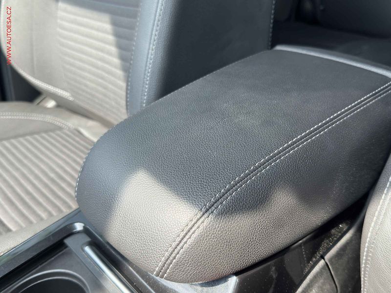 Ford Kuga (2018) 1.5 EB, ČR, LED, navi, park - fotka 16 z 17