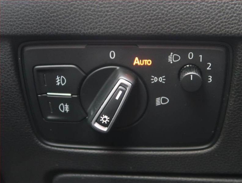 Volkswagen Passat (2017) 2.0 TDI, Automat, Navi - fotka 17 z 20