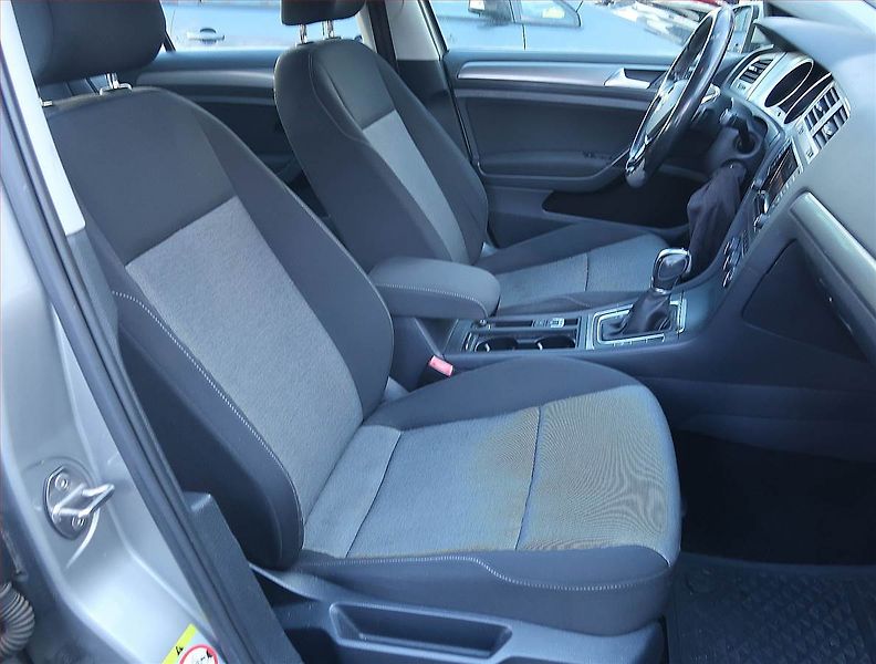 Volkswagen Golf (2013) 1.6 TDI, Automat, Tempomat - fotka 9 z 16