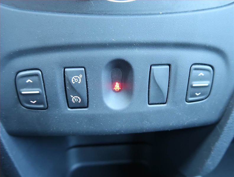 Dacia Sandero (2013) 0.9 TCe, ČR,1.maj, Navi - fotka 14 z 14