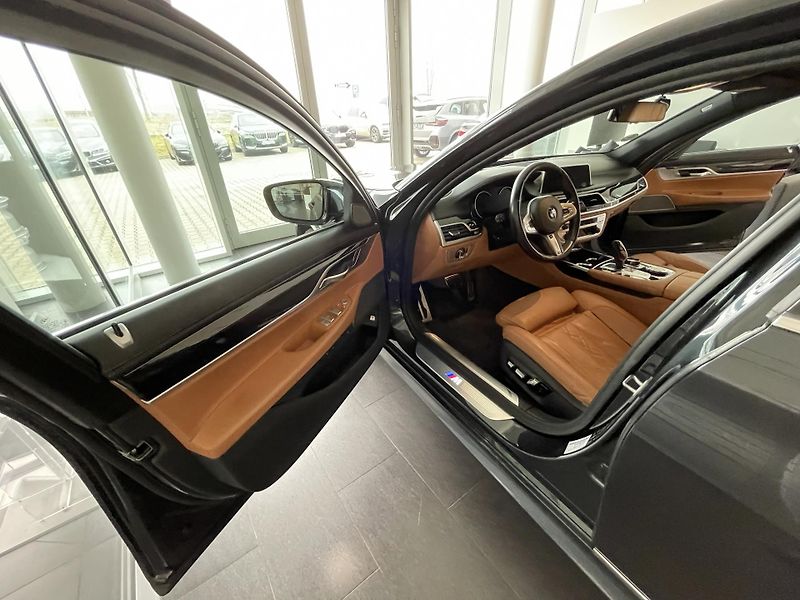 BMW Řada 7 (2018) 740Ld xDrive, 137k, perfektní - fotka 9 z 19