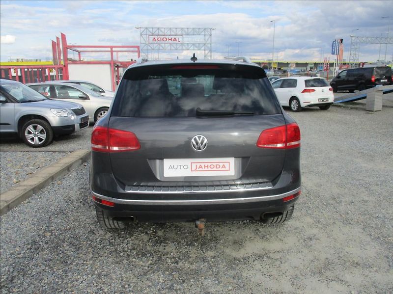 Volkswagen Touareg 3,0 TDI, DSG,servis,el.tažné - fotka 7 z 30