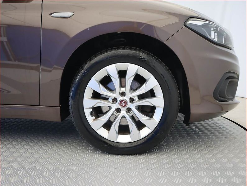 Fiat Tipo (2017) 1.4 16V, Serv.kniha, Navi - fotka 15 z 17