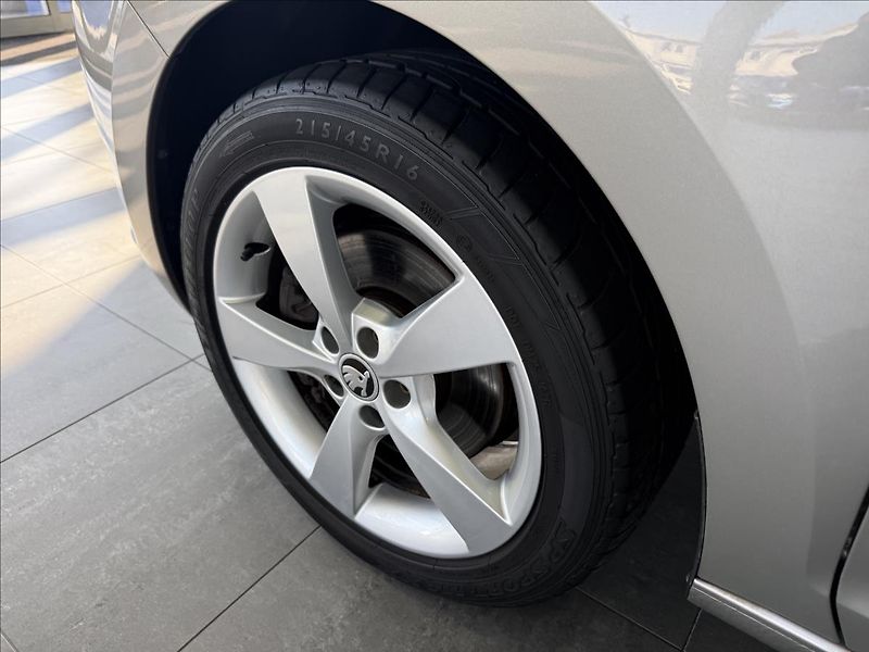 Škoda Rapid 1,2   TSI 81kW,SERVISKA,1.MAJI - fotka 7 z 18