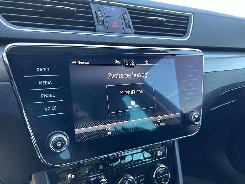 Škoda Superb 2.0TDi*110kw*DSG*Style - fotka 22 z 39