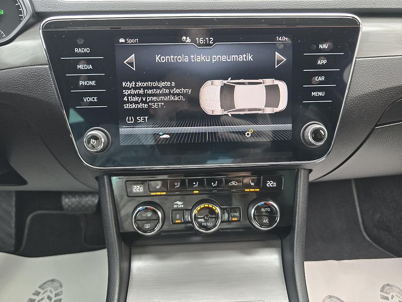 Škoda Superb 2,0TSI 200kW 4x4 DSG WEBASTO - fotka 32 z 41