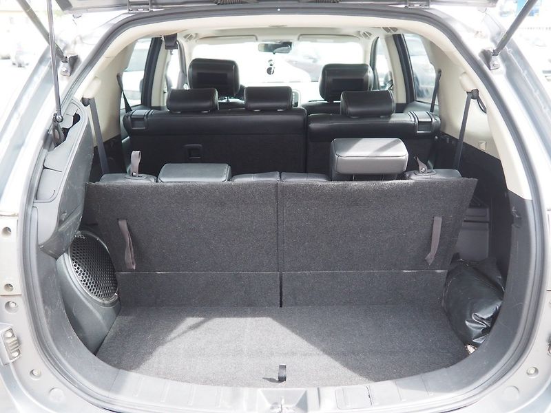 Mitsubishi Outlander (2014) 2.2 D-ID AT Instyle, AWD, 7m - fotka 15 z 41