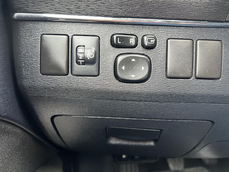 Toyota Avensis SOL 1.8 VVT-i NAVI KLIMA ALU - fotka 14 z 45