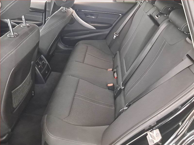 BMW Řada 3 (2017) Sport Line 320 d, Automat - fotka 10 z 18